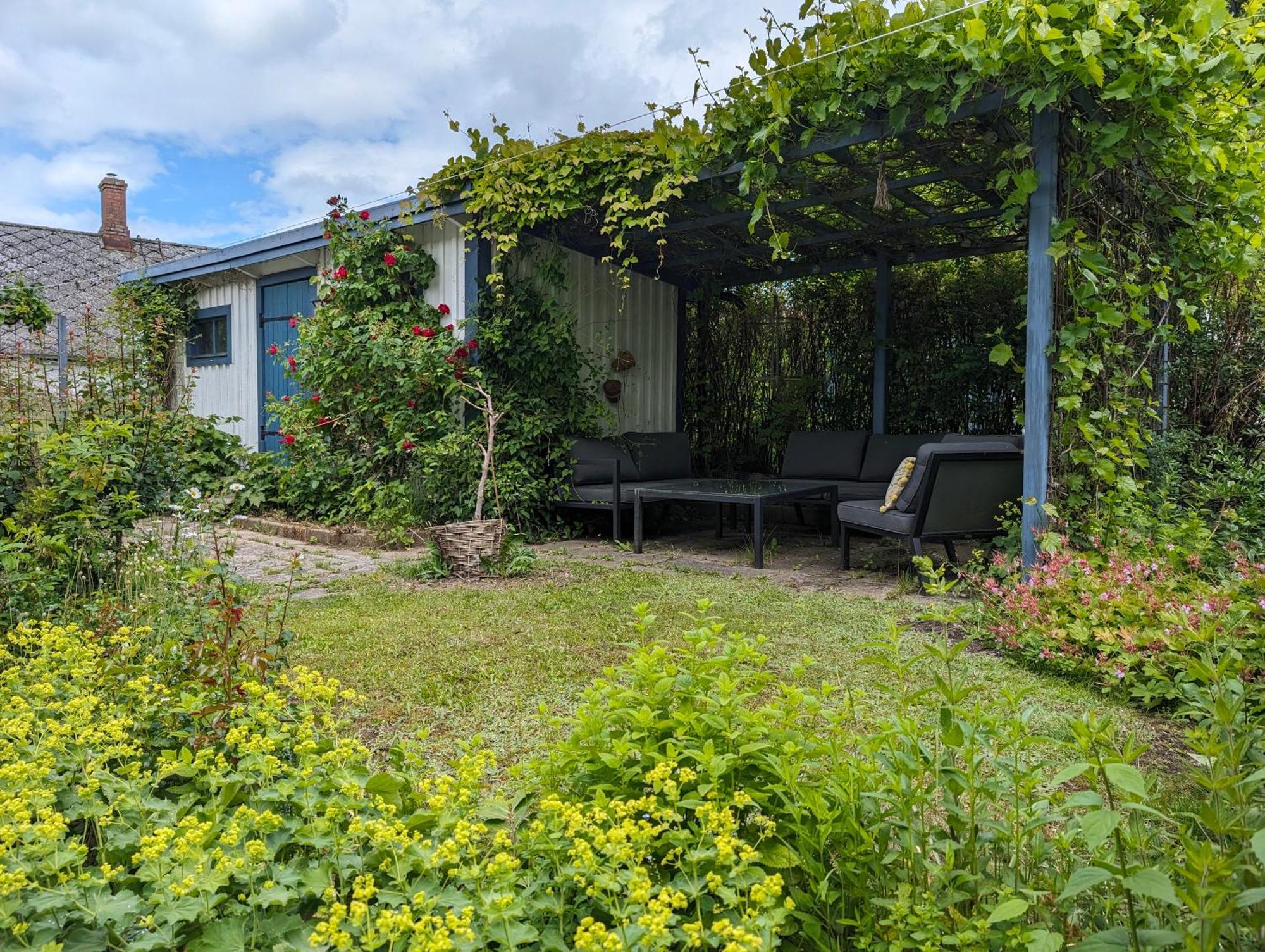 Millans Dockhus Villa Onslunda Esterno foto